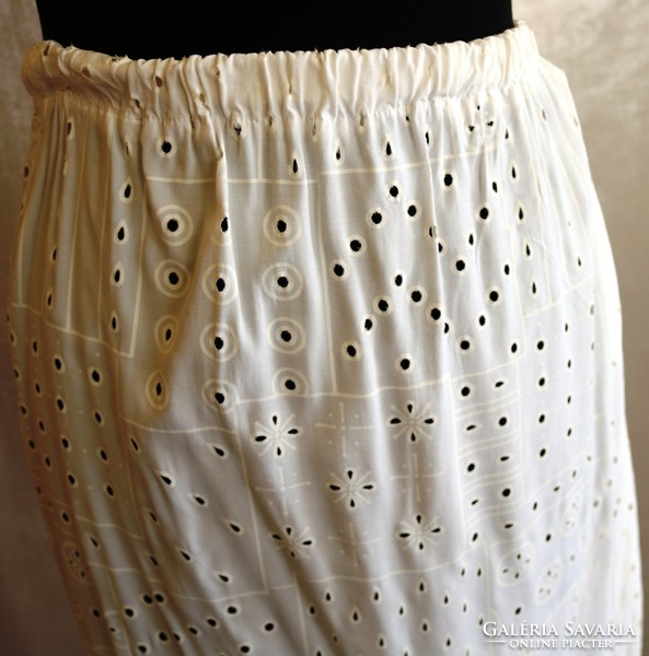 A petticoat used under a traditional skirt