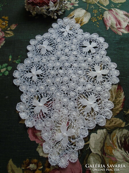 36 X 23 cm. Handmade thesa lace tablecloth.