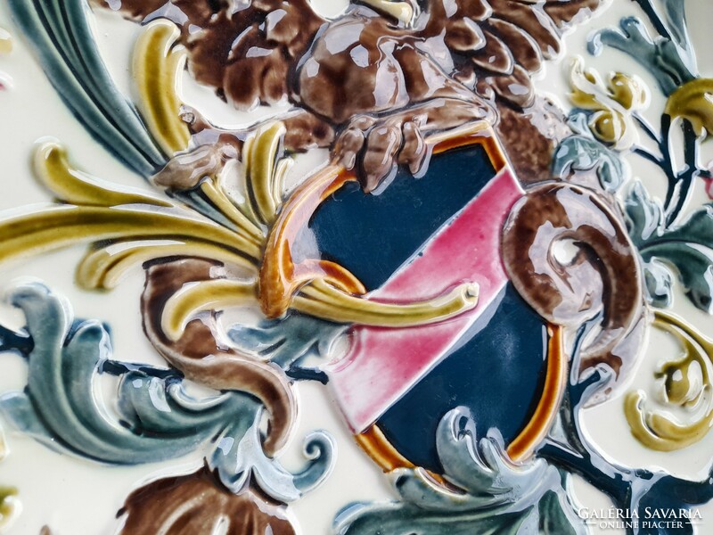 Znaim (xixth century) Neo-Renaissance wall plastic majolica decorative plate, 32 cm diameter