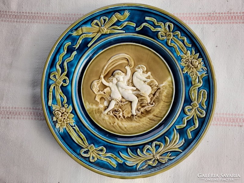 Schütz blansko (1870 -1900) neo-classical wall majolica decorative plate, 31 cm diameter