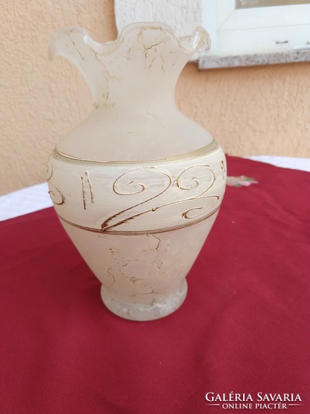 Jelzett  Muranói fátyol üveg váza,,körben festet, hullámos szájperemmel..22 cm..,,
