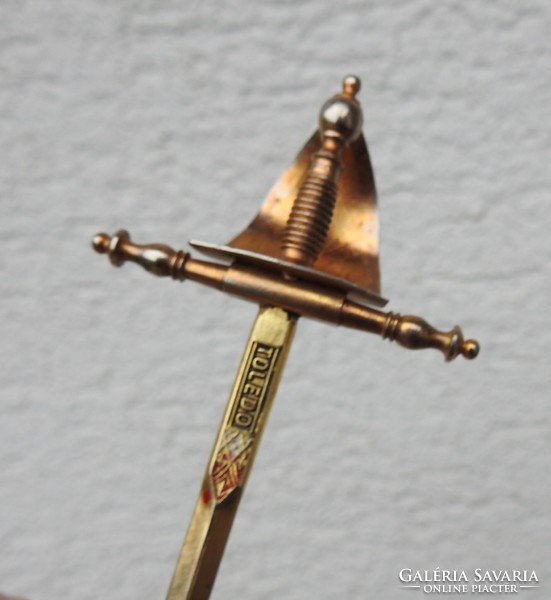 Toledói Levélbontó kardok
