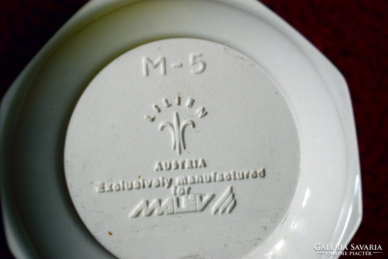Malév porcelán gyertyatartó , gyertyával 9 x 7,5 cm Lilien Ausztria