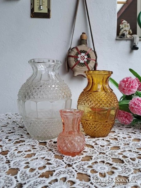 Színes ,fehér Cseh Bohemia a legkisebb váza nosztalgia üveg