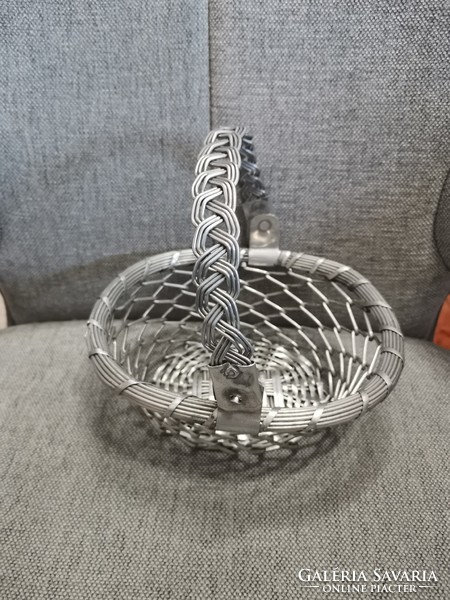 Aluminum basket in good condition, 20x17x19cm