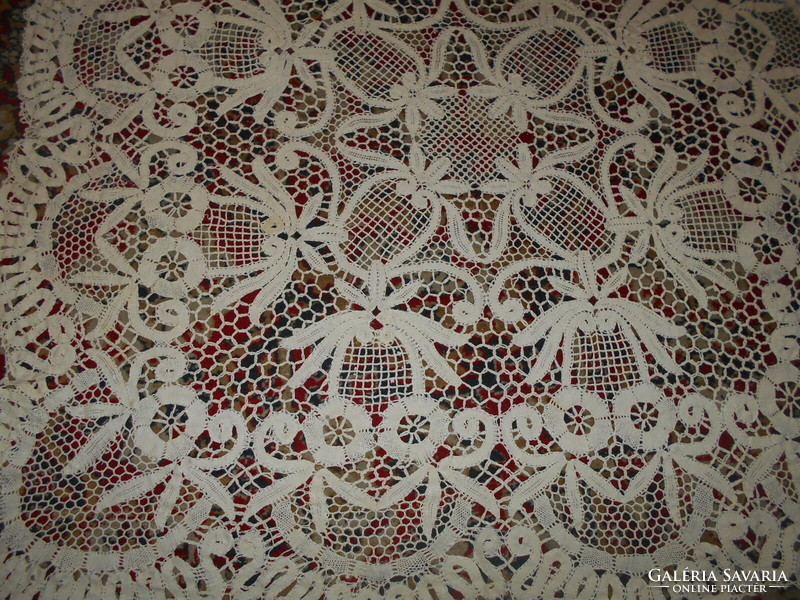 --Antique lace tablecloth 130 cmx130 cm