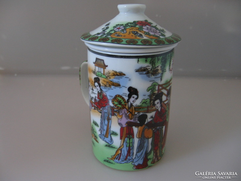 Fedeles, szűrős kínai porcelán bögre. Gésák a kertben