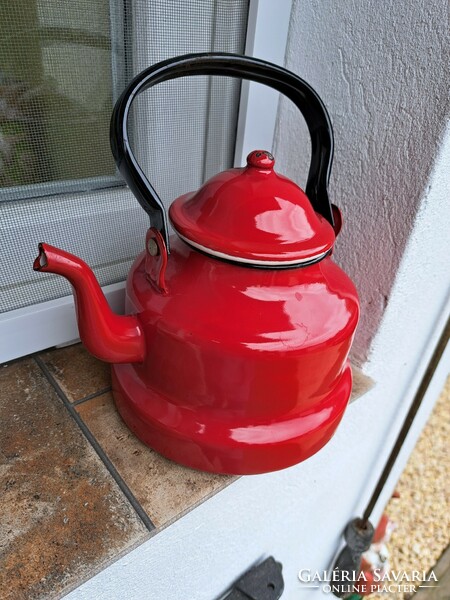 About 1.5 Liter enamel red, burgundy teapot teapot heritage antique nostalgia