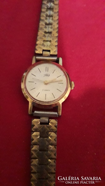 Old Zarja Russian vintage women's watch with 21 stone mechanism with gold-plated strap overstretched as shown in pictures