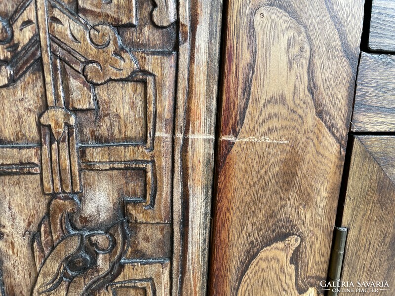 Gyönyörű kézzel faragott tömör fa kínai komód eladó