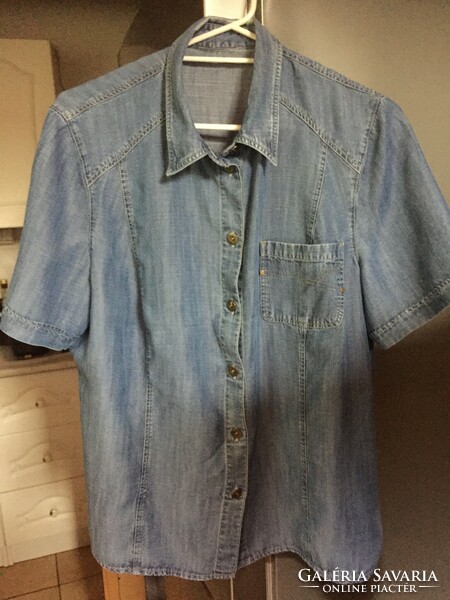 Women's short-sleeved slim-fit denim shirt, thin, airy material, size 44, L, with metal buttons