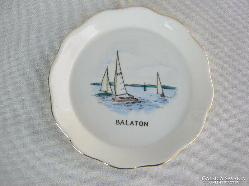 Balatoni emlék vitorlás hajós Aquincumi porcelán tálka