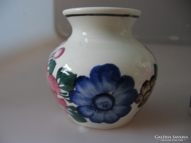 Italian hand-painted mug, Polish vase with similar mixed flowers in one