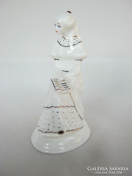 Olvasó lány porcelán figura