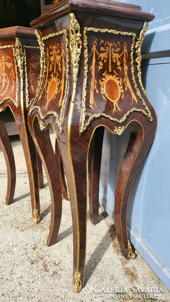 Inlaid pedestal with marble slab