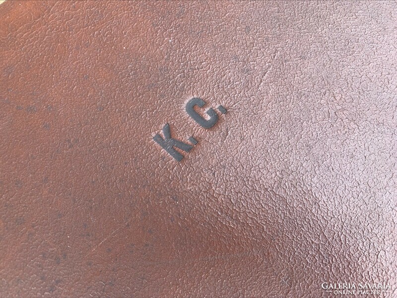 Antik kisméretű női bőrönd KC monogrammal
