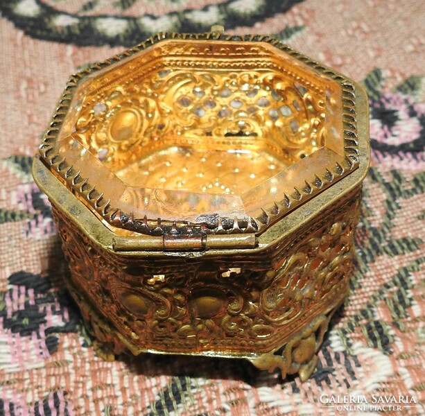 Gilded metal gift box with glass lid