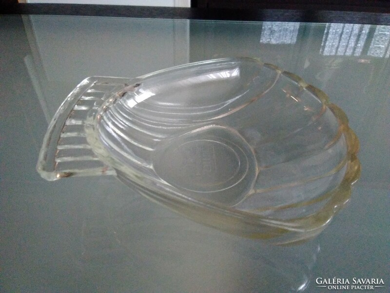 Shell-shaped serving bowls made of heat-resistant simax glass, with a handle design!