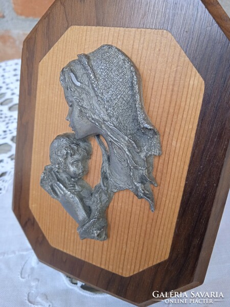 Mary with baby Jesus on a wooden sheet, pewter picture