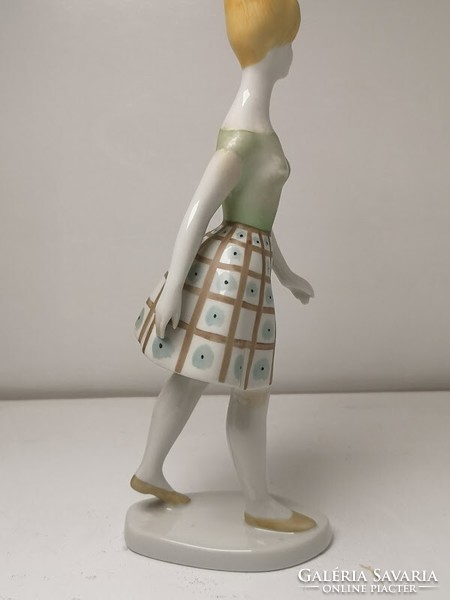 Hollóházi kézzel festett porcelán sétáló hölgy figura - 50146