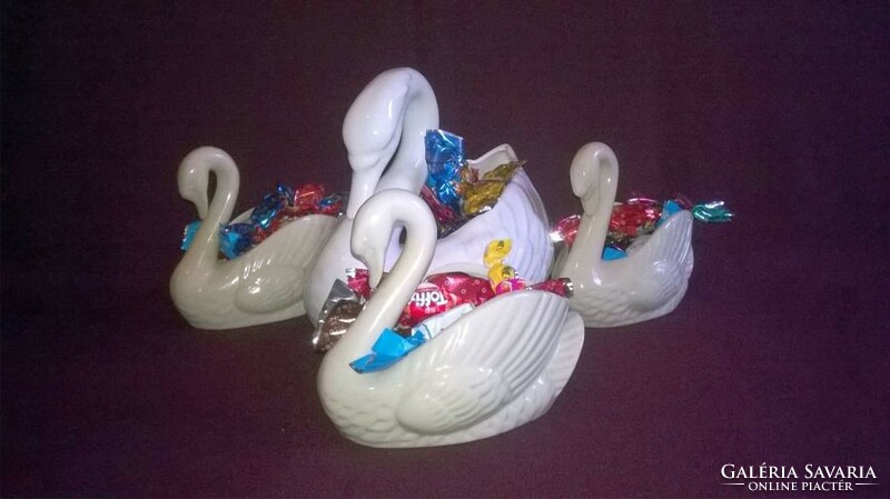 Pici, ceramic swan, shelf decoration or offering, basket - 03.