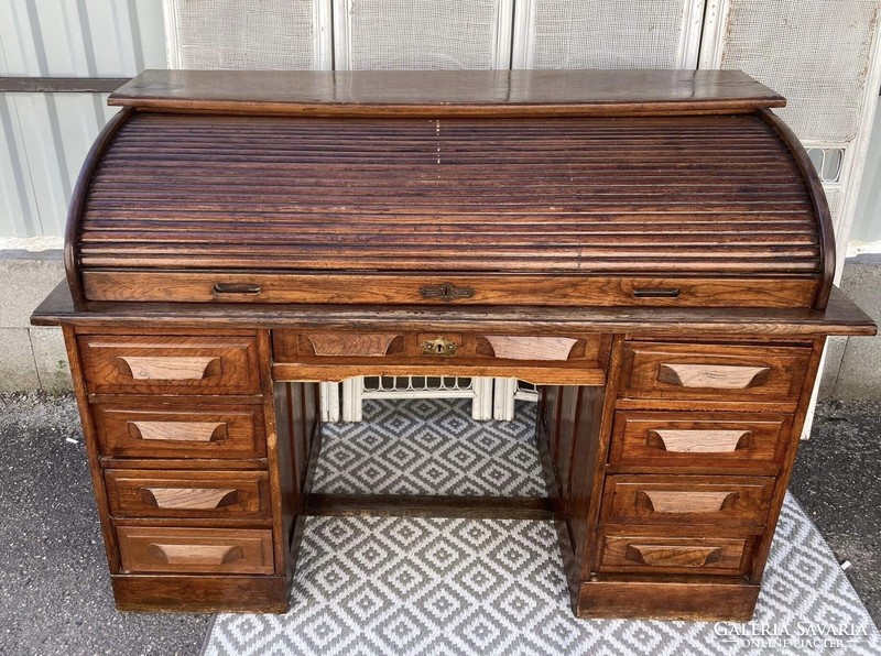 Lingel type desk with shutters