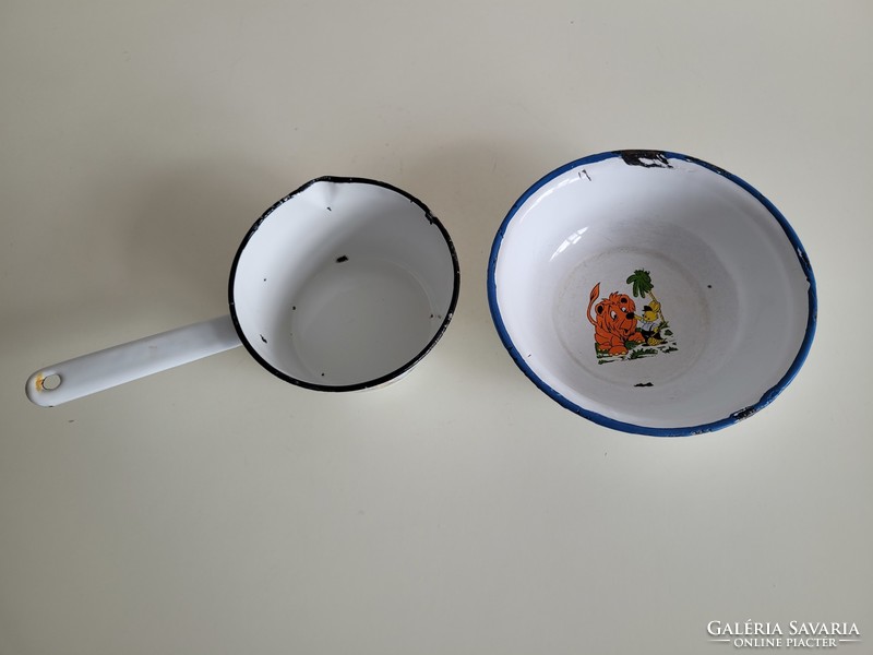 Old enamel lion children's plate and milk kettle spout