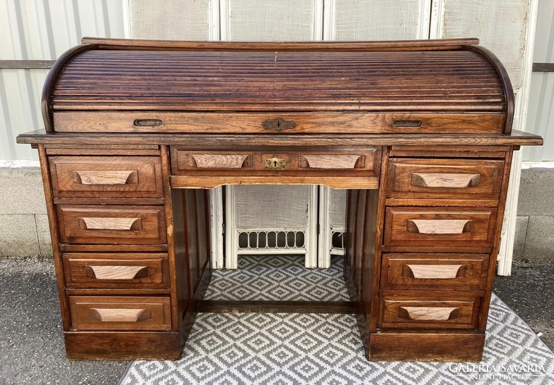 Lingel type desk with shutters