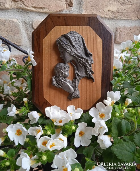 Mary with baby Jesus on a wooden sheet, pewter picture