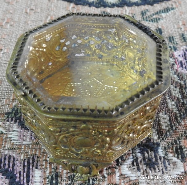 Gilded metal gift box with glass lid
