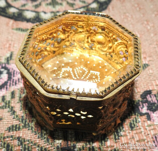 Gilded metal gift box with glass lid