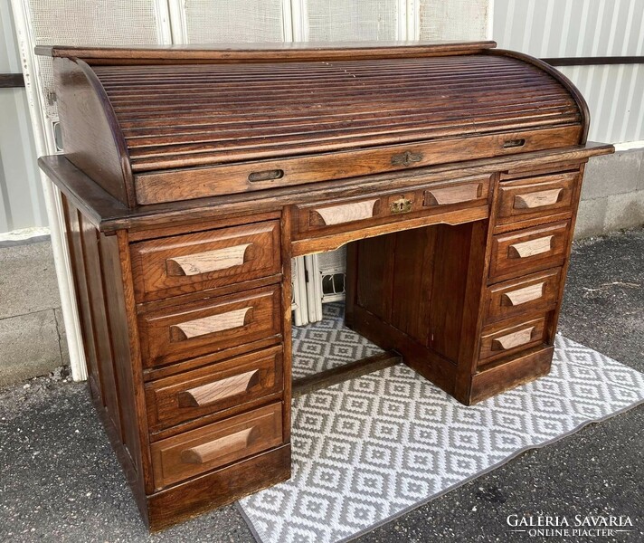 Lingel type desk with shutters