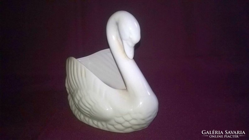 Pici, ceramic swan, shelf decoration or offering, basket - 01.