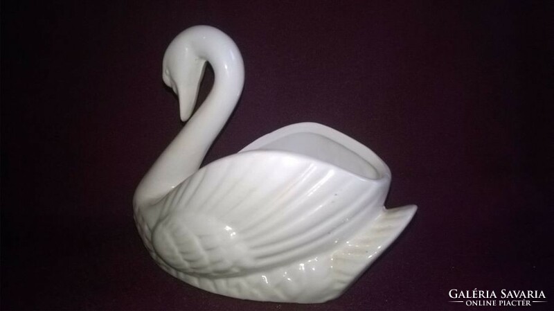 Pici, ceramic swan, shelf decoration or offering, basket - 01.