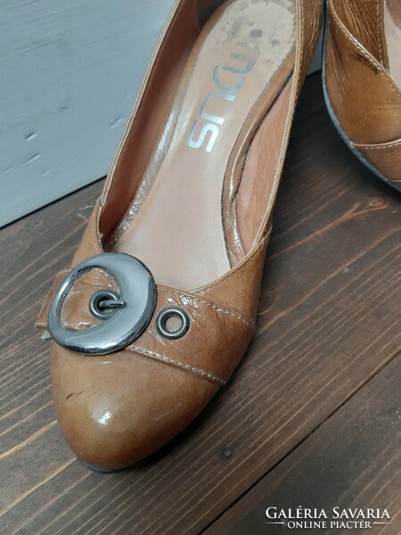 Gyönyörű nagy csatos mézbarna vintage női félcipő 36 -os méret