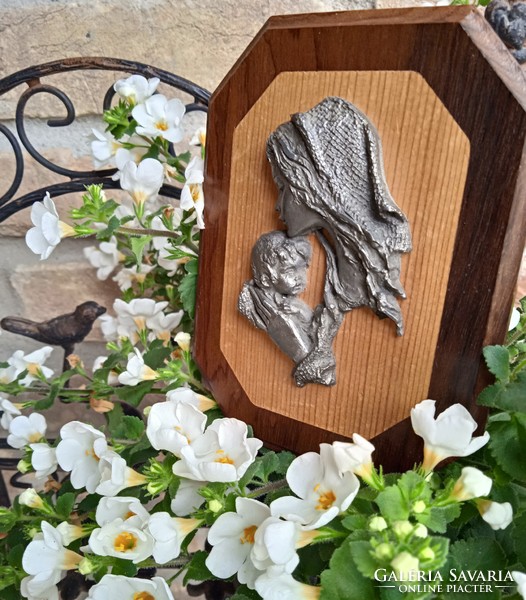 Mary with baby Jesus on a wooden sheet, pewter picture