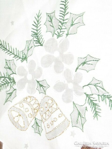 Small tablecloth with a cute star-shaped Christmas pattern