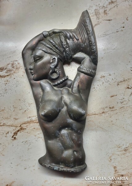 Retro korszak, afrikai akt szépsége, bronzírozott alumínium öntvény