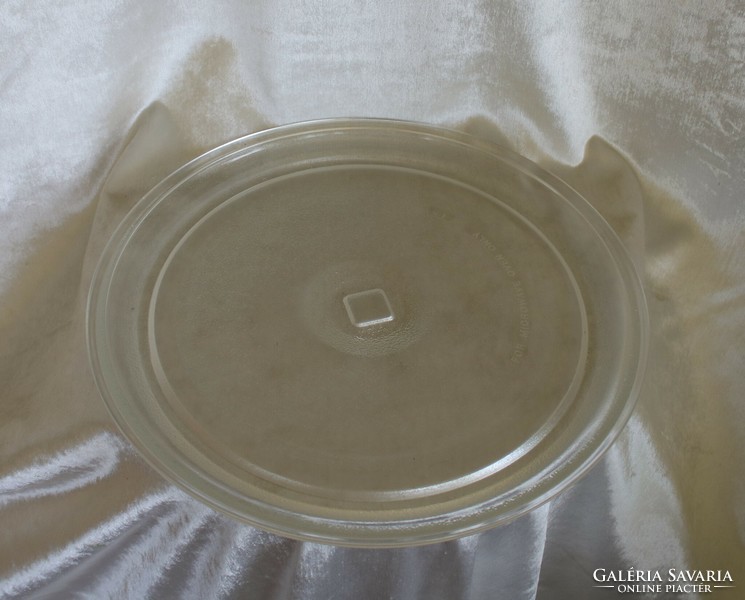 For microwave oven, glass bowl + coaster on which it rotates