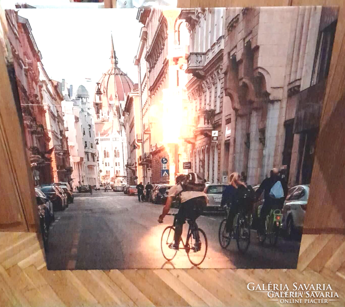 Canvas wall picture 100x100 cm (Budapest street view, Parliament in the background)