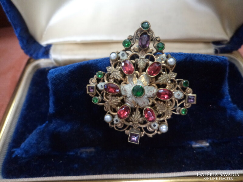 Antique goldsmith's brooch