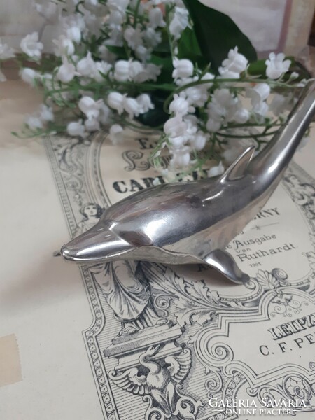 Delfin alakú fém üvegnyitó
