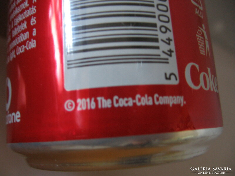 Dobozos Coca Cola bontatlan 2016-ból