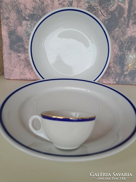 Zsolnay kék csíkos tányérok, csésze