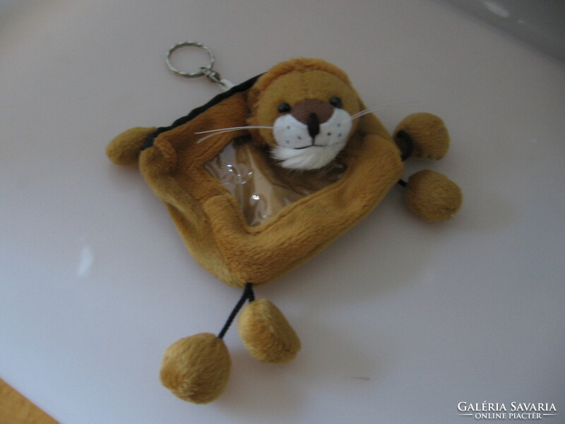 Lion keychain, pocket with zipper for handkerchief