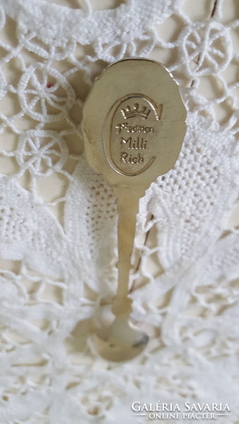 Elizabeth II's coronation silver-plated commemorative spoon decorated with roses