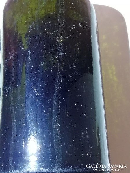 Régi sötét zöld boros üveg palack