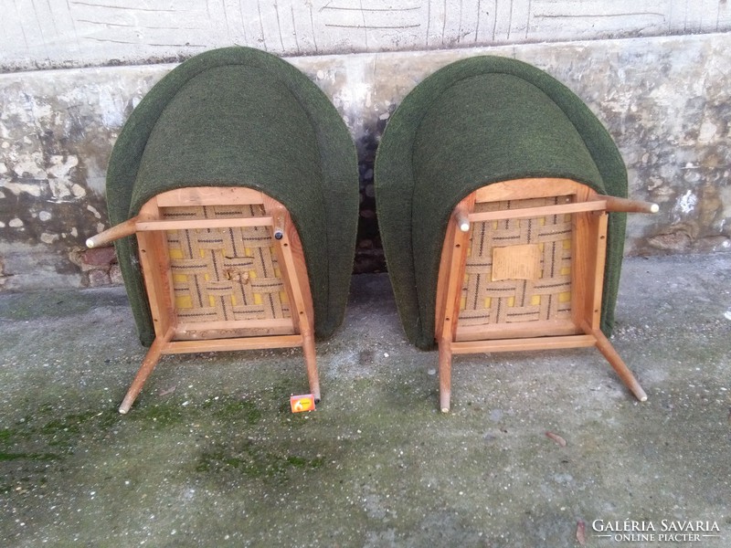 Két darab retro kagyló fotel együtt