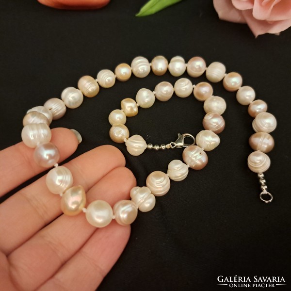 Cultured pearl necklace, large and spectacular