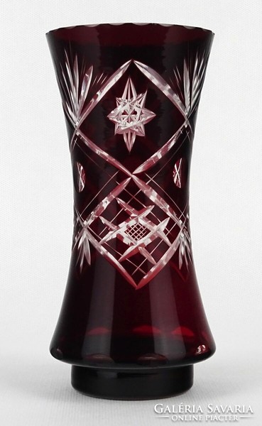 1N098 Bordóra színezett csiszolt üveg váza 17 cm
